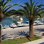 Boutique Kastel Ismaeli