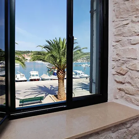 Boutique Kastel Ismaeli Vela Luka